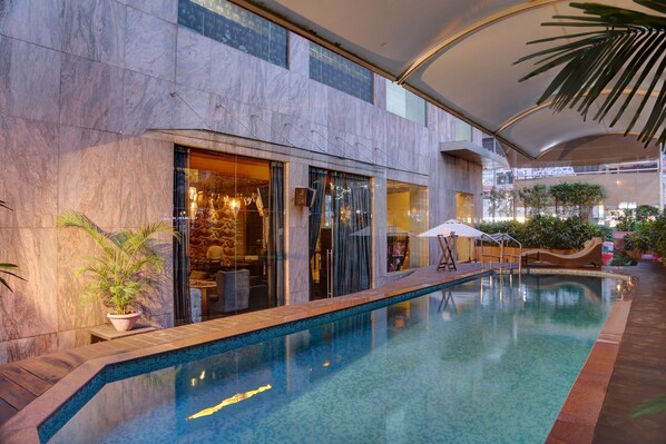 Outdoor pool - Mosaic Original, Noida (Noida)