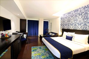 Premium bedding, pillow-top beds, minibar, in-room safe