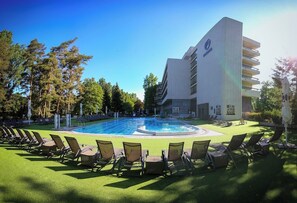 Indoor pool, outdoor pool, sun loungers - Ensana Esplanade (Piestany)