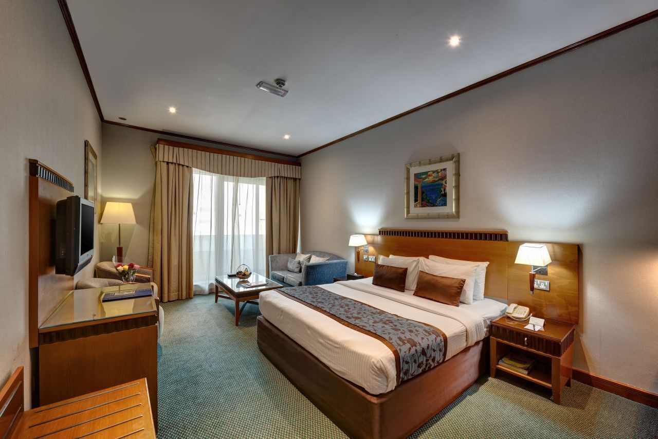 Premium bedding, in-room safe, desk, laptop workspace