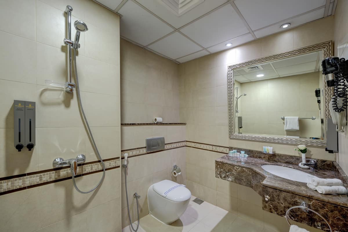 1 bedroom, premium bedding, in-room safe, desk