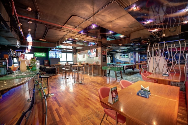 Serves dinner, brunch and happy hour