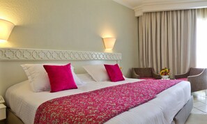 Minibar, in-room safe, laptop workspace, blackout drapes
