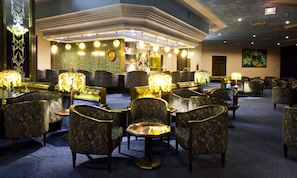 2 bars/lounges, poolside bar