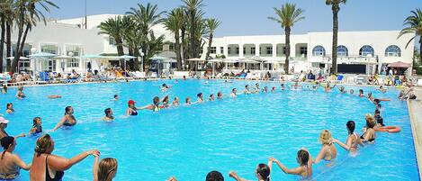 Indoor pool, 4 outdoor pools