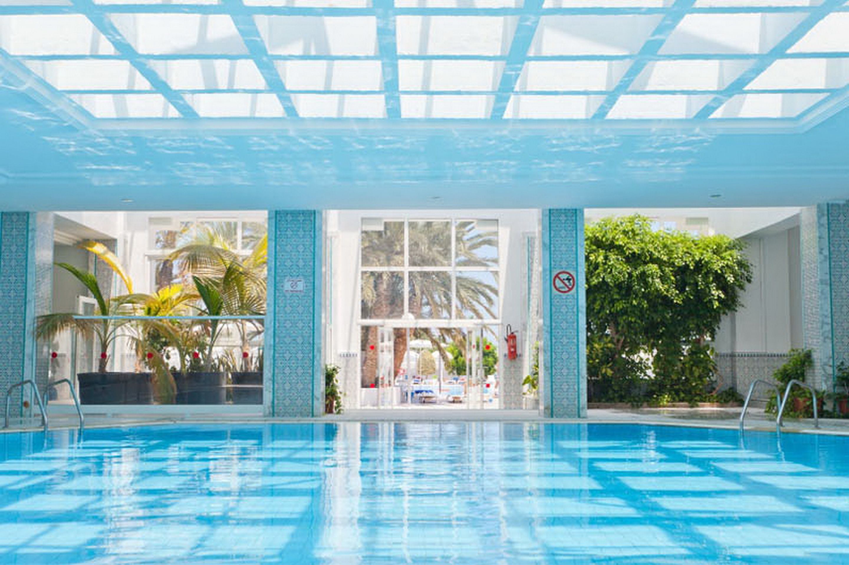 Piscina coperta, 4 piscine all'aperto