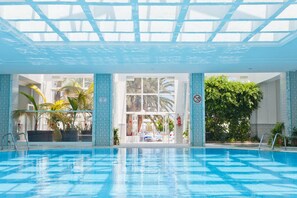 Piscine couverte, 4 piscines extérieures