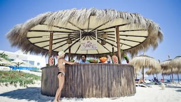 2 bars/lounges, poolside bar