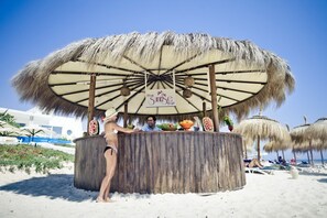 2 bars/lounges, poolside bar