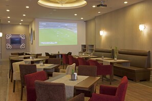 Breakfast, lunch and dinner served - Gardenia Hotel (Alanya)