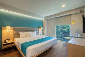 Suite, 1 Bedroom | In-room safe, desk, blackout drapes, iron/ironing board - City Express Suites by Marriott Ciudad de México Anzures (Mexico City)