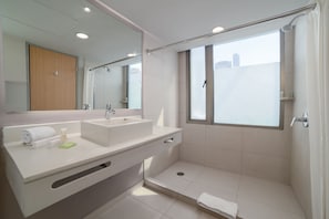 Suite, 1 King Bed with Sofa bed (Balcony) | Bathroom