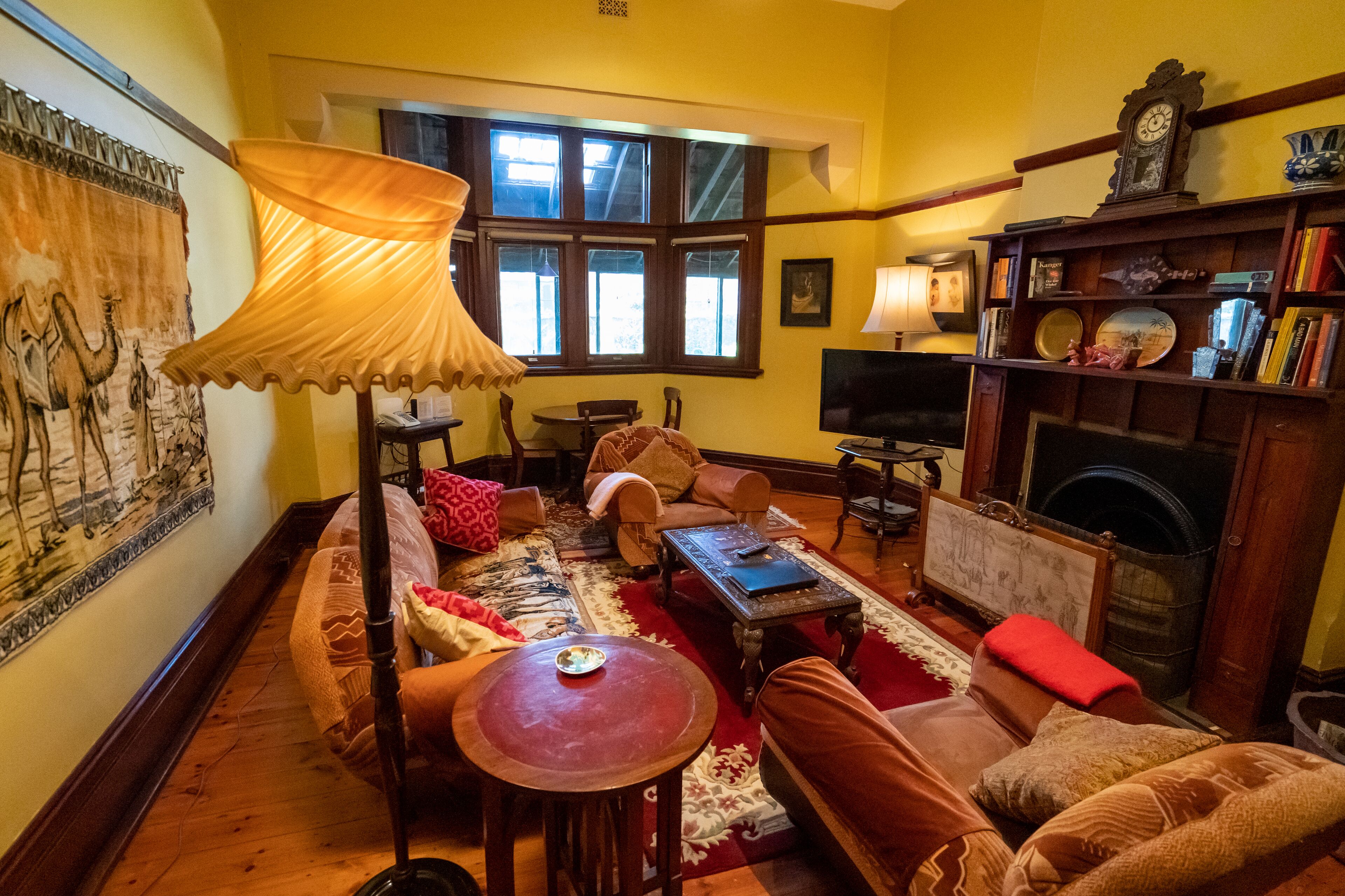 classic apartment, 2 bedrooms (butlers) | living room | tv, dvd player