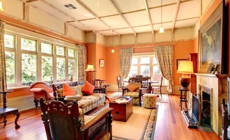 Apartamento clásico, 2 habitaciones (George Lowe Esquire) | Zona de estar | Una televisión, un reproductor de DVD