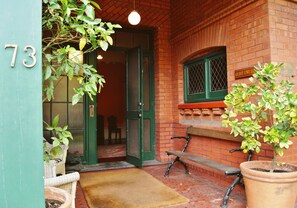 Classic Apartment, 2 Bedrooms (George Lowe Esquire) | Individually decorated, individually furnished, blackout drapes