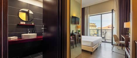Doppia Superior | Minibar, una cassaforte in camera, una scrivania, tende oscuranti