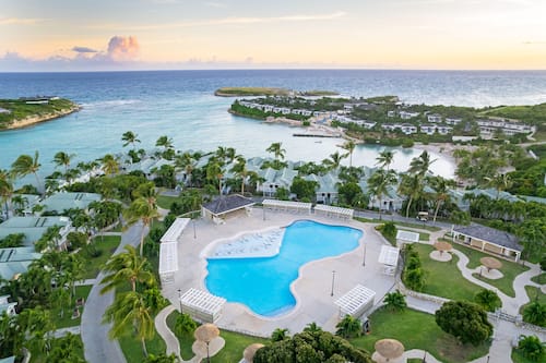 4 outdoor pools, free pool cabanas, pool umbrellas