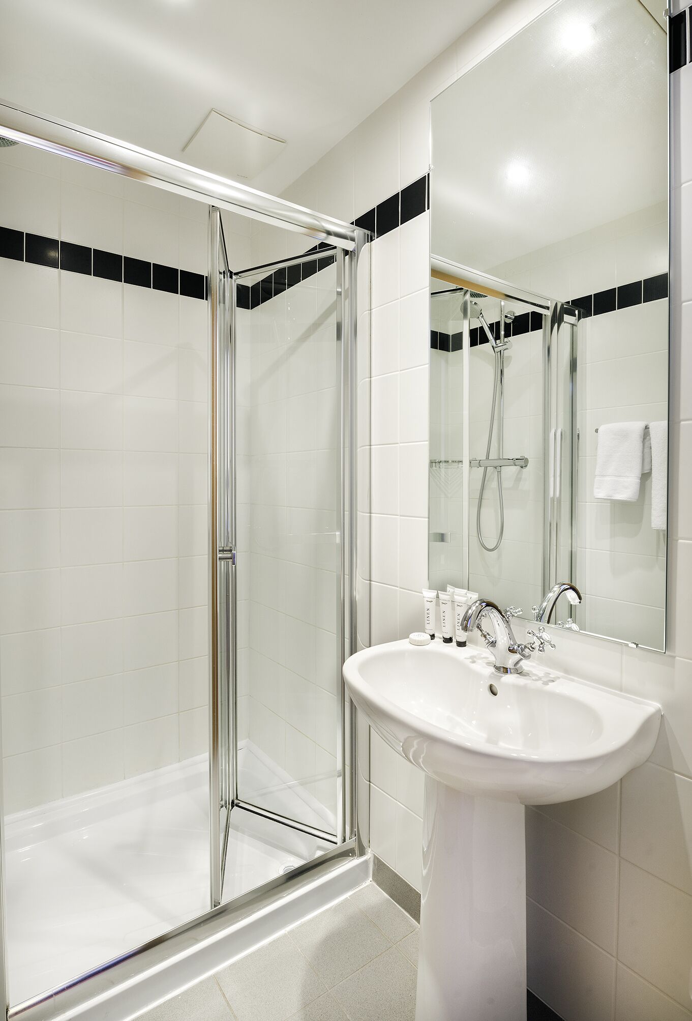 combined shower/bathtub, deep-soaking bathtub, free toiletries