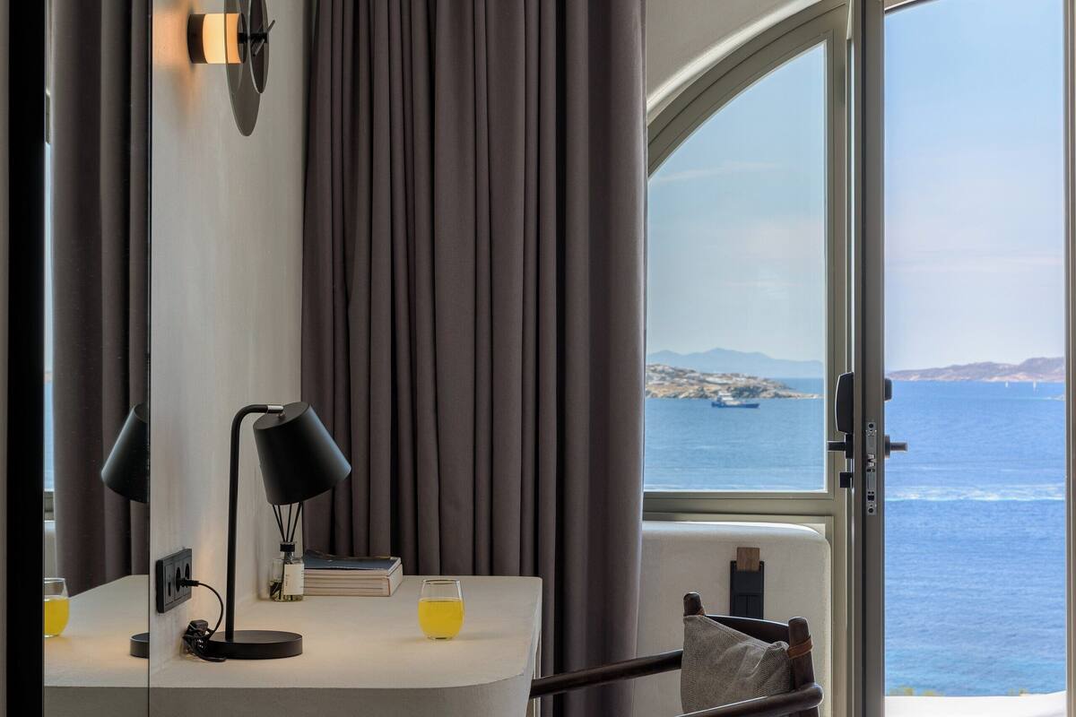 front sea view suite (outdoor mini plunge pool) | 1 bedroom, egyptian cotton sheets, premium bedding, minibar