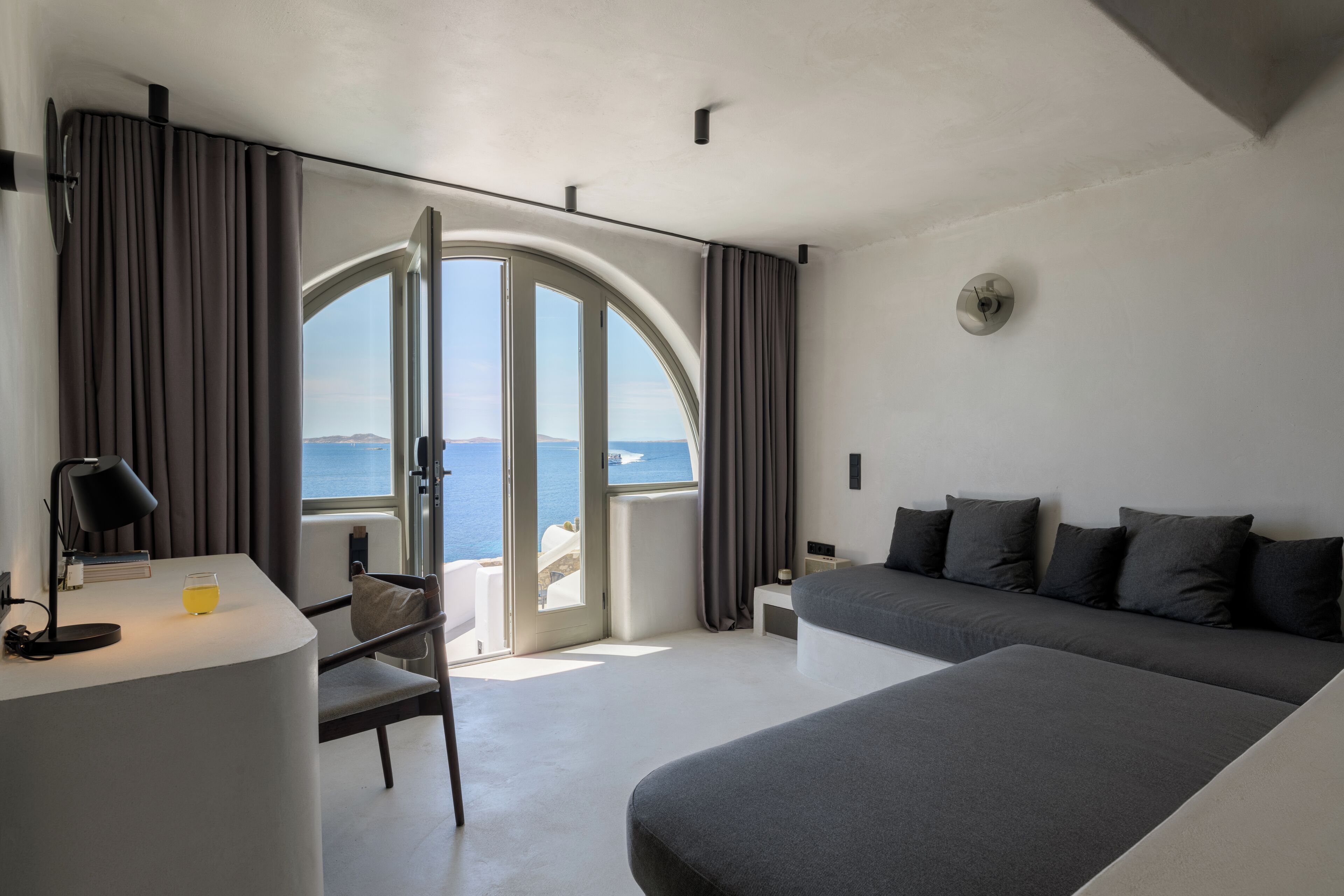 Front Sea View Suite (Outdoor Mini Plunge Pool) | Seprai katun Mesir, seprai premium, minibar, dan brankas