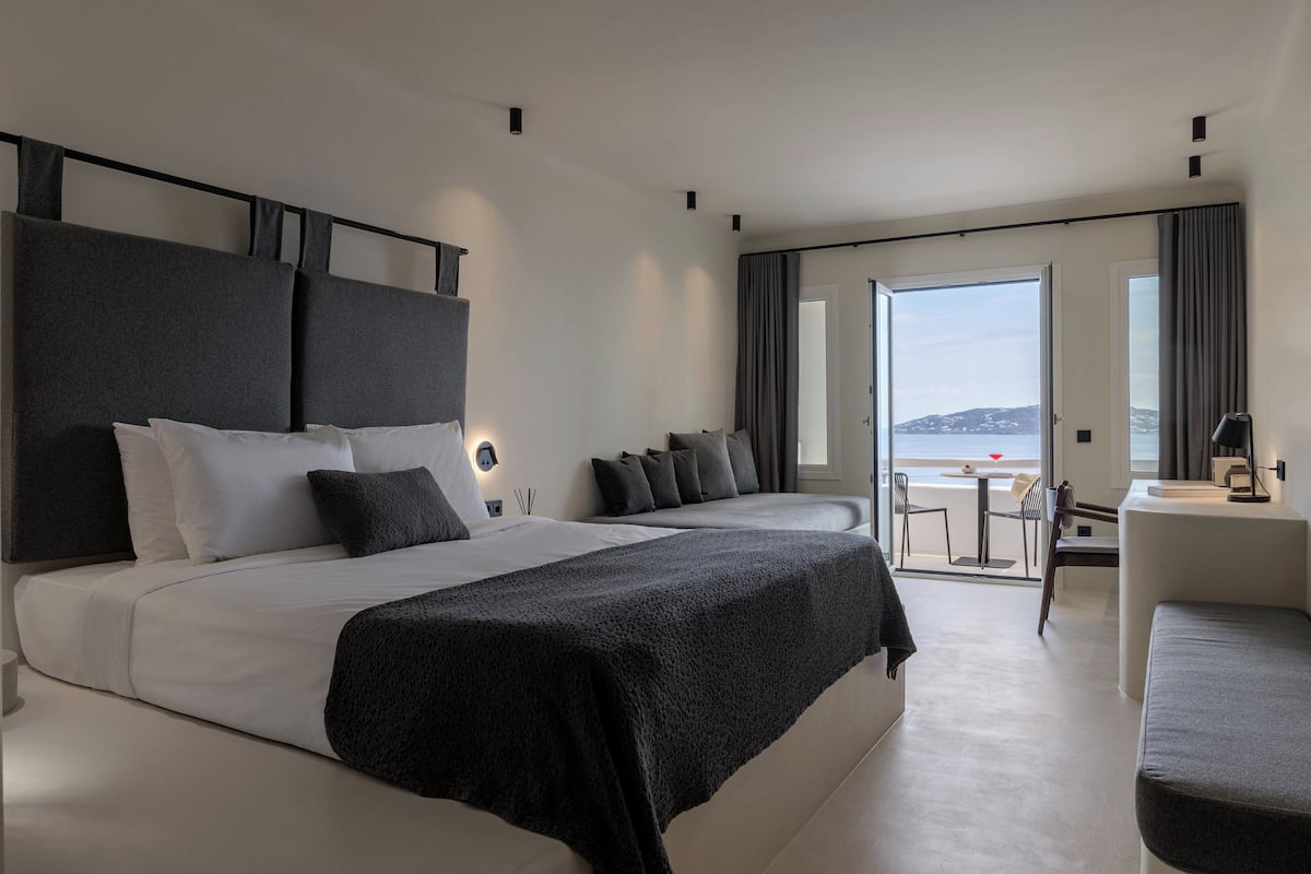 Deluxe Room, Sea View (Outdoor Mini Plunge Pool) | Draps en coton égyptien, literie de qualité supérieure, minibar