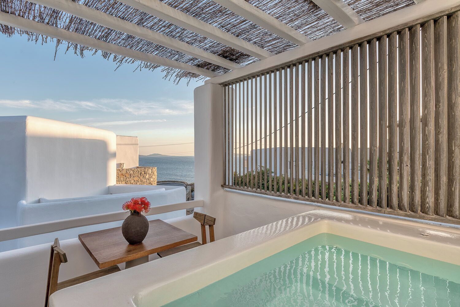 Suite Junior | Draps en coton égyptien, literie de qualité supérieure, minibar