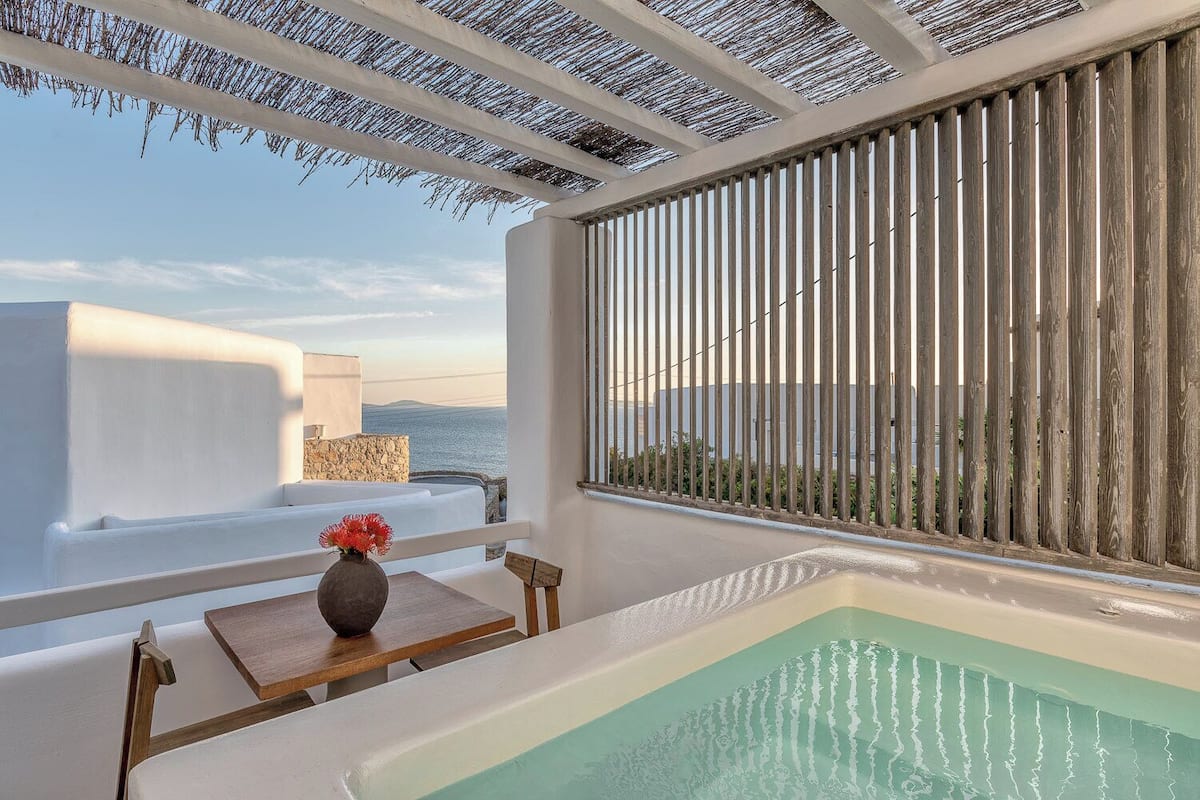 Suite Junior | Draps en coton égyptien, literie de qualité supérieure, minibar