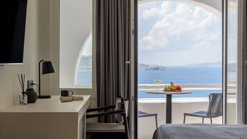 Deluxe Room, Sea View | Egyptian cotton sheets, premium bedding, minibar, in-room safe