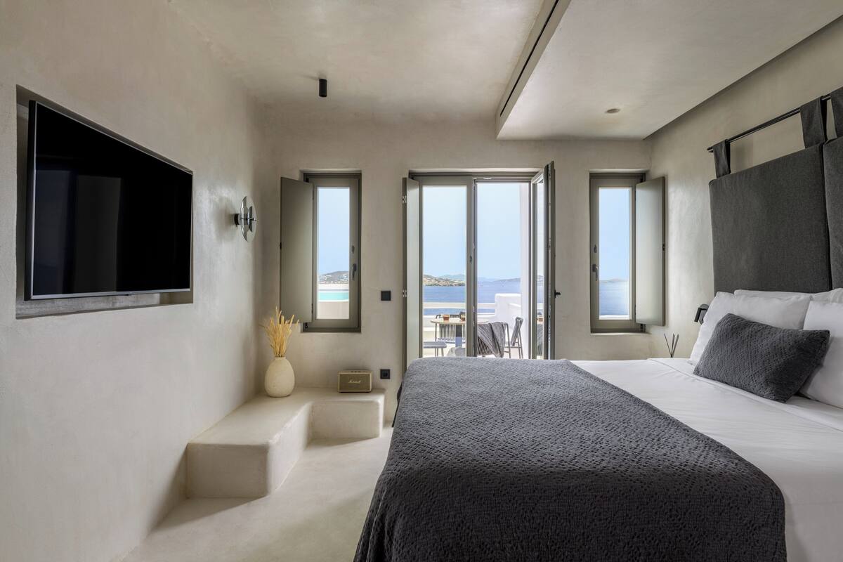 deluxe sea view suite (outdoor mini plunge pool) | 1 bedroom, egyptian cotton sheets, premium bedding, minibar