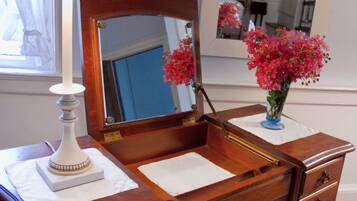 Deluxe Suite, Private Bathroom (Family Suite) | Interior