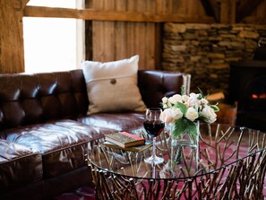 بديكورات فريدة لكل غرفة وطراز فريد لكل وحدة ومكواة/لوح كي