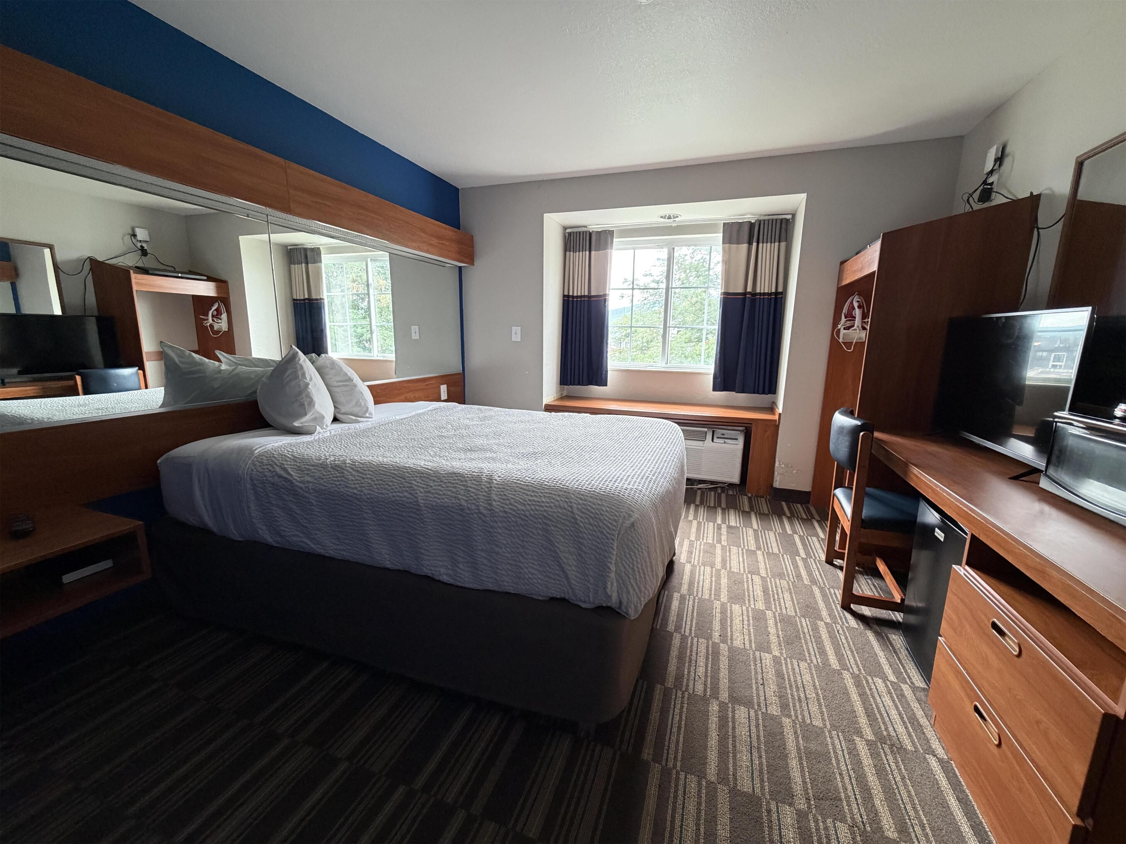 In-room safe, desk, iron/ironing board, cribs/infant beds