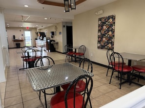 Free daily continental breakfast