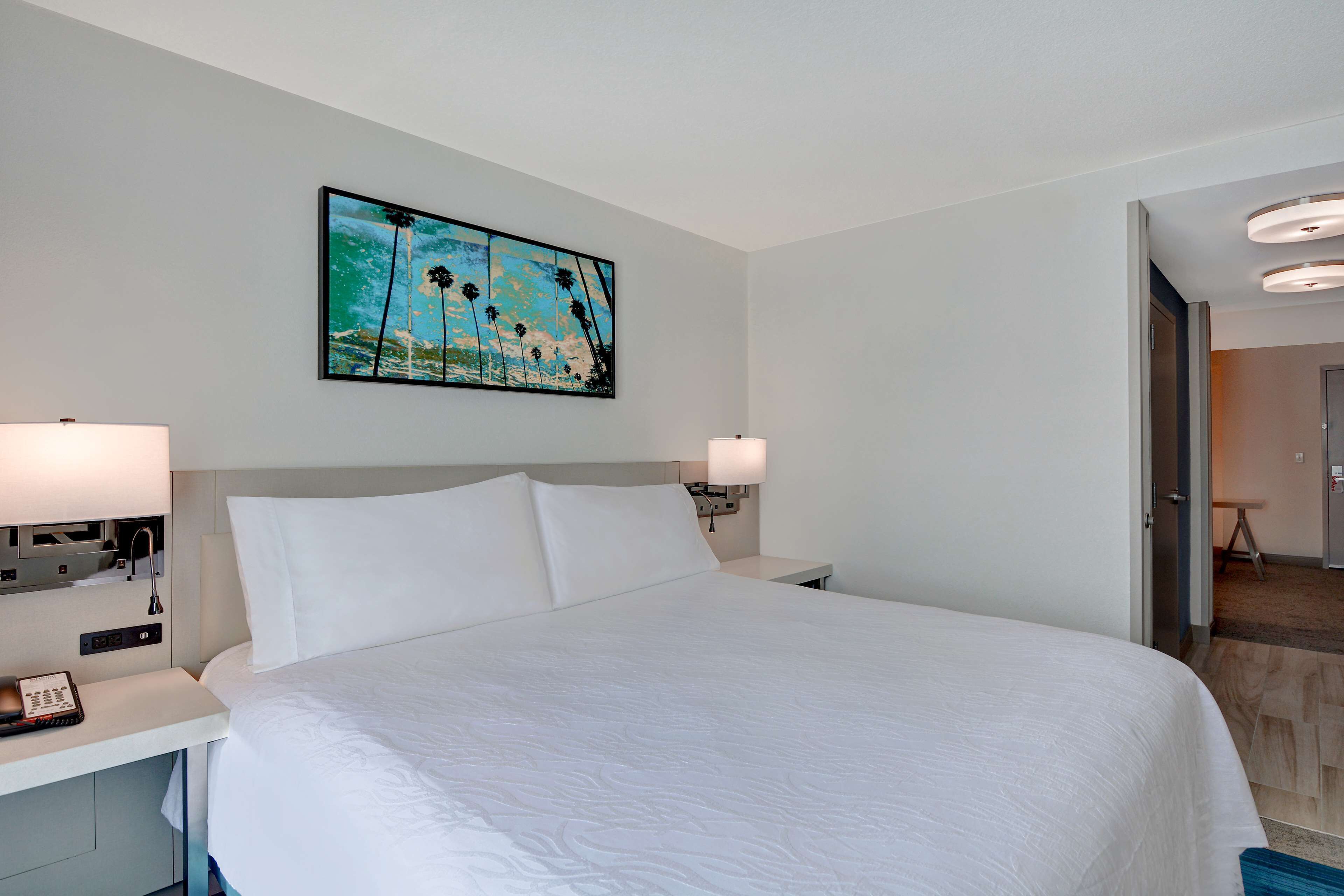 junior suite, one king bed, non-smoking | hypo-allergenic bedding, desk, blackout curtains, iron/ironing board