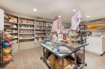 Gift shop at Hilton Vacation Club Riviera Beach & Shores