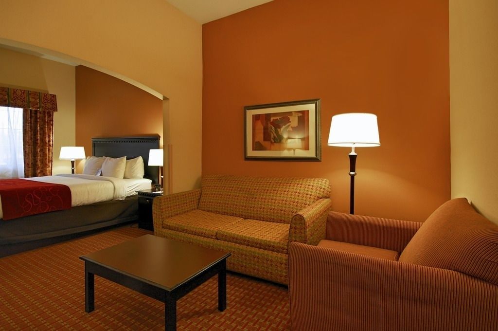 suite, 1 bedroom, non smoking | desk, iron/ironing board, free wifi, bed sheets