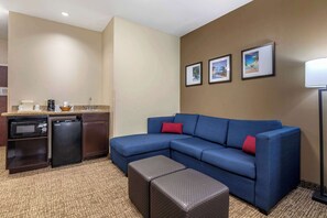 Escritorio, tabla de planchar con plancha, wifi gratis y ropa de cama