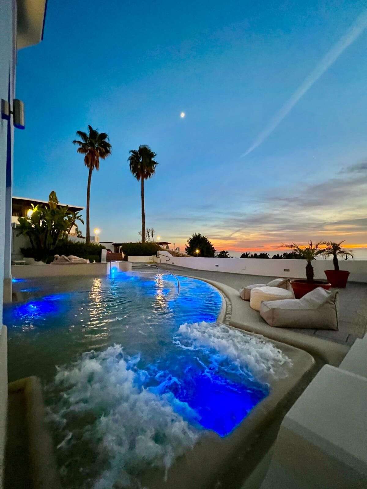 couples treatment room(s), sauna, hot tub, steam room, body treatments