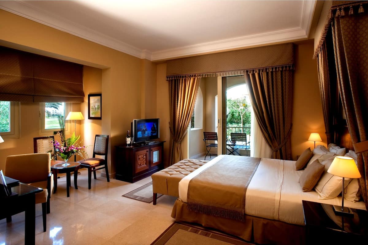 1 bedroom, egyptian cotton sheets, premium bedding, select comfort beds