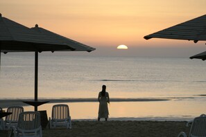 Private beach nearby, free beach shuttle, sun loungers, beach umbrellas - Stella Golf Hotel (Ataqah)
