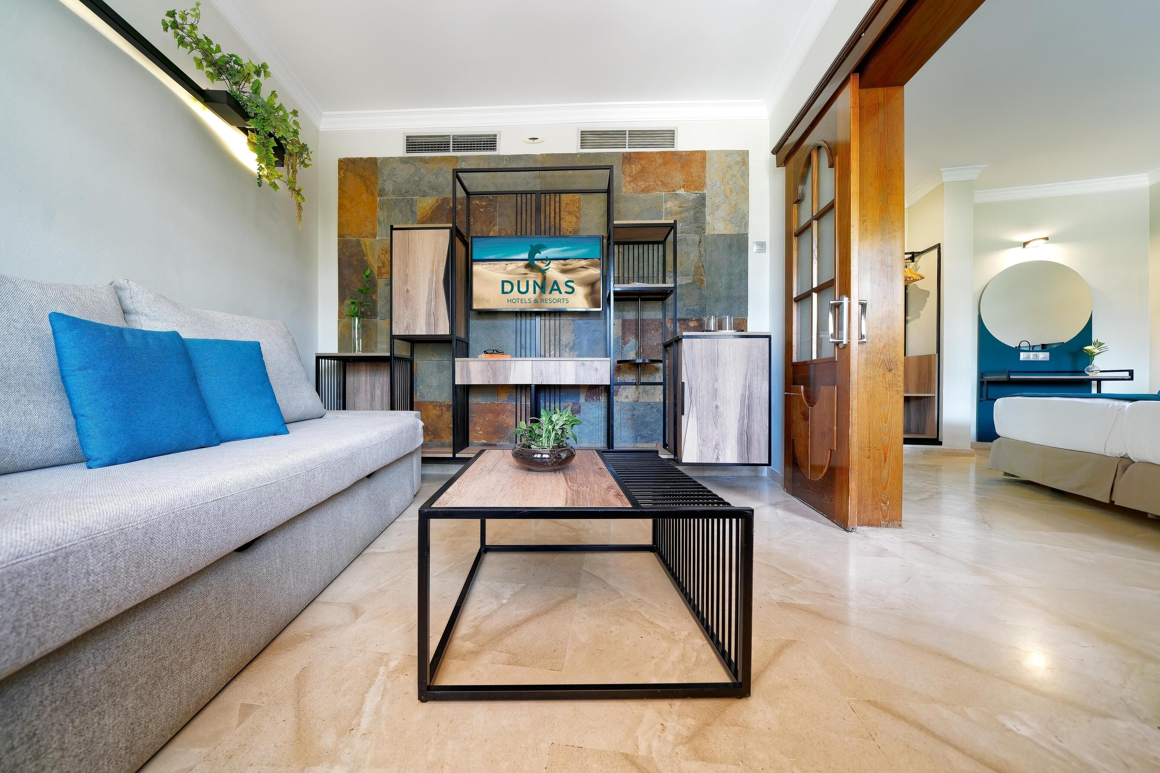 1 dormitori, minibar, caixa forta a l'habitació i escriptori 