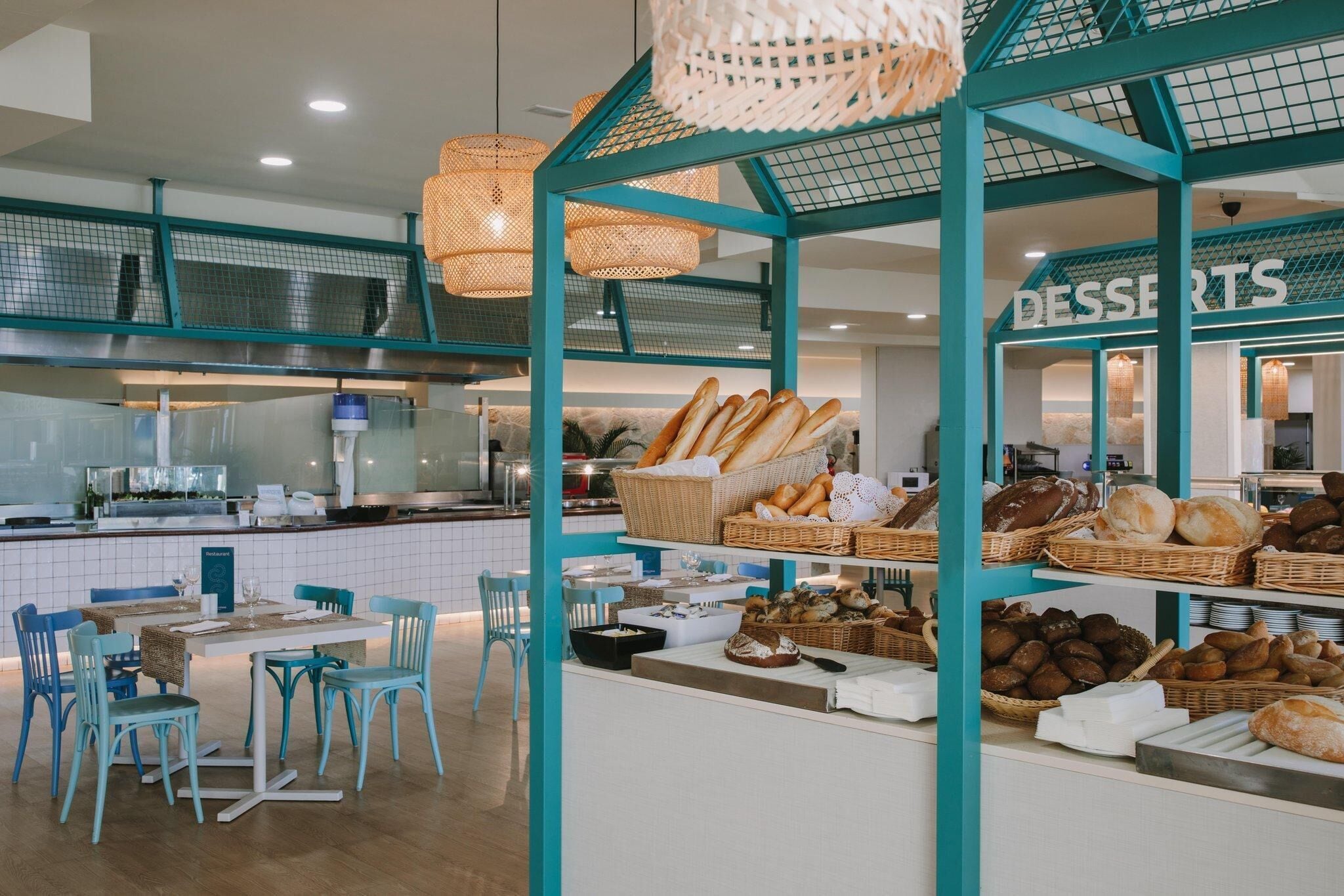 Se sirven desayunos, comidas, cenas y cocina internacional 