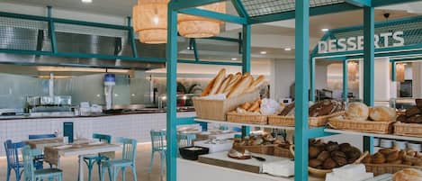 Breakfast, lunch, dinner served; international cuisine