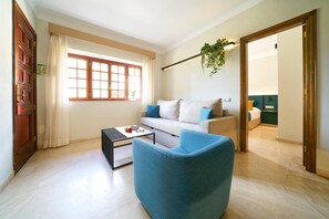 1 chambre, minibar, coffres-forts dans les chambres, bureau