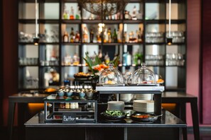 Daily full breakfast (EUR 38 per person)
