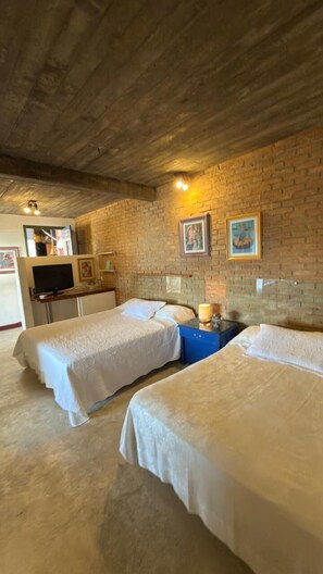 Basic Room, 1 Bedroom, Hot Tub (12) | 10 bedrooms, minibar, individually decorated, individually furnished