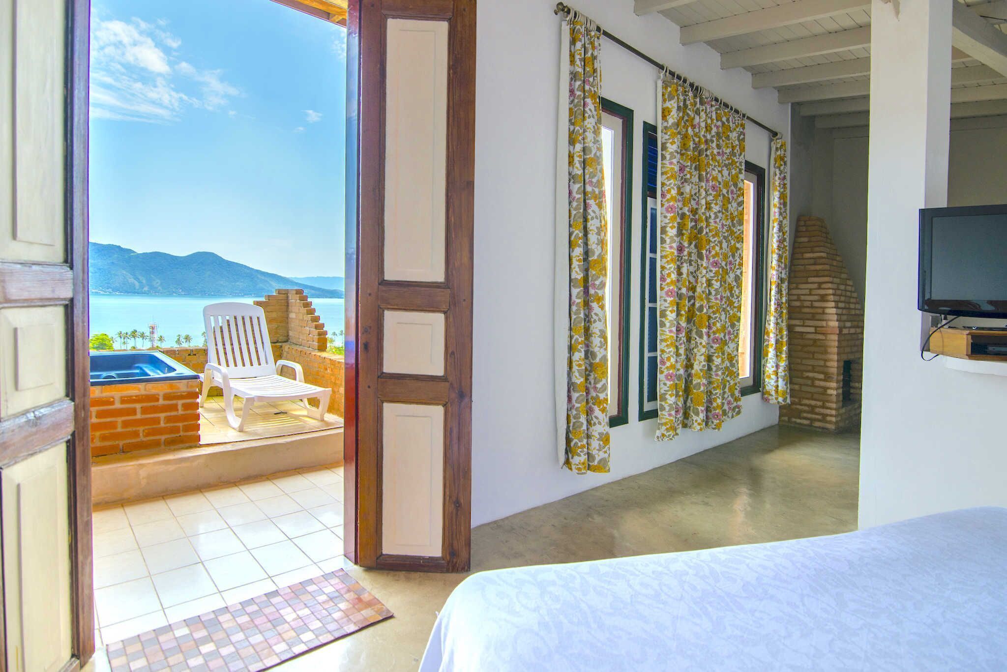 10 quartos, frigobar, individualmente decorados