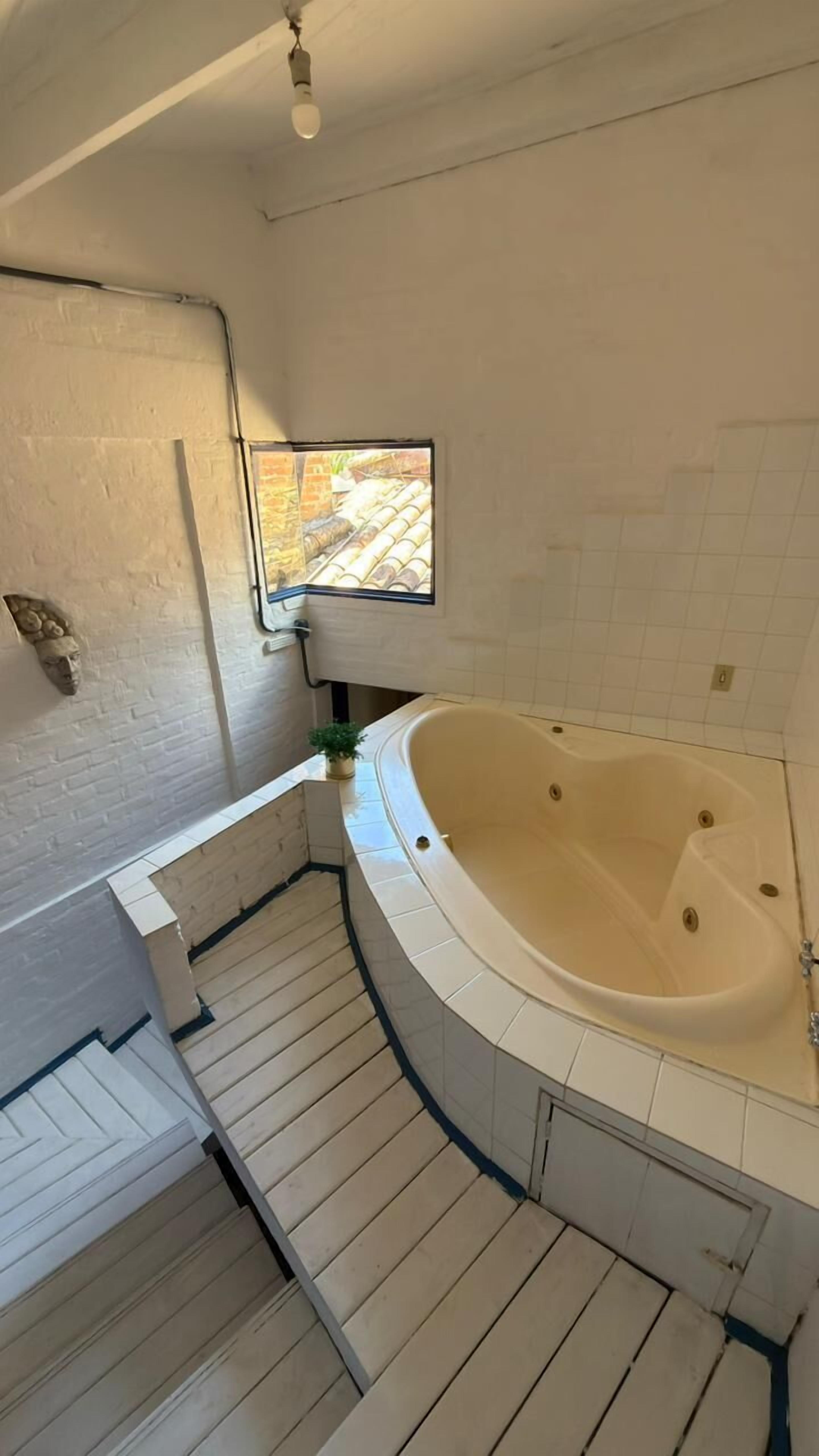 Habitación estándar, bañera de hidromasaje (20) | Bañera de hidromasaje privada