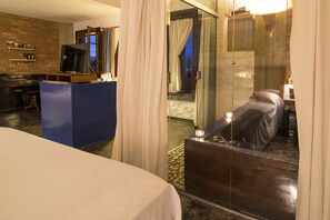 Quarto luxo, banheira de imersão (15) | 10 quartos, frigobar, individualmente decorados