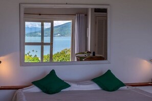 10 habitaciones, minibar, decoración personalizada y muebles diferentes 